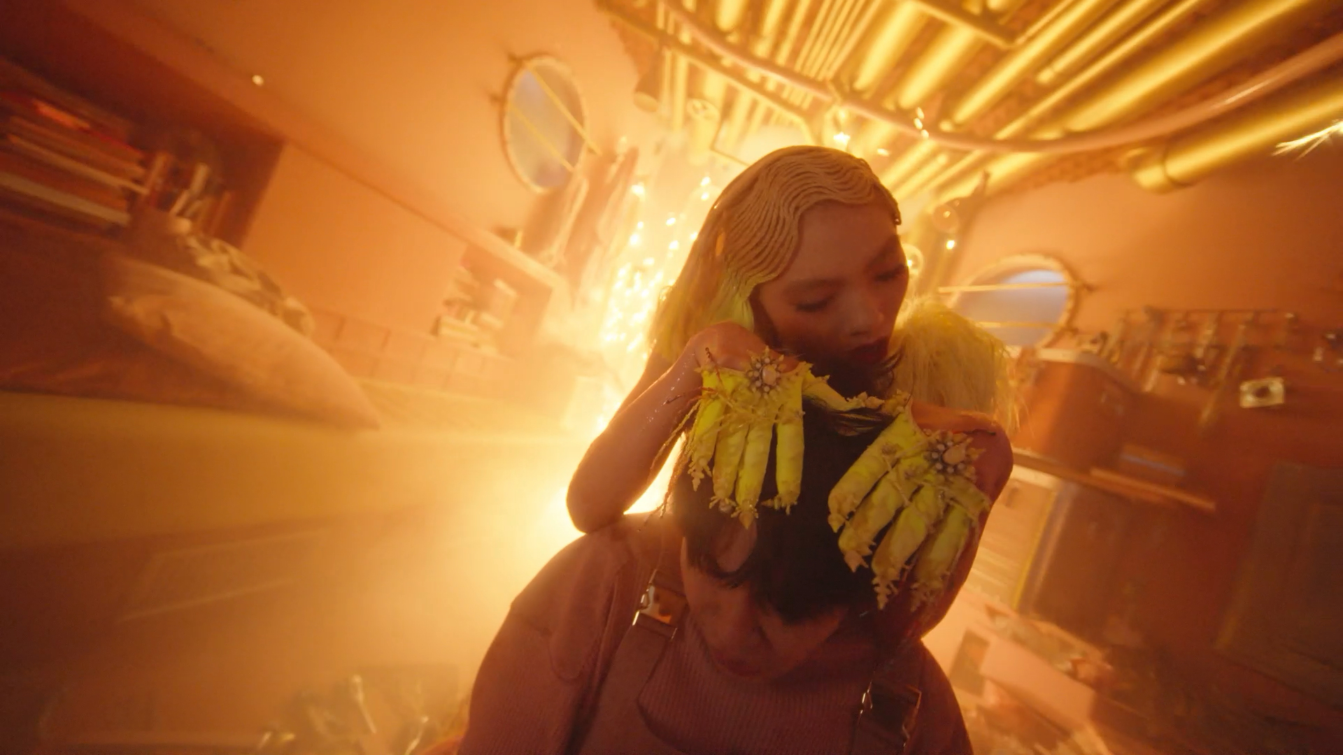 呉青峰 “海妖沙龍” feat. 蜷川紅 of 和樂器樂團 MV