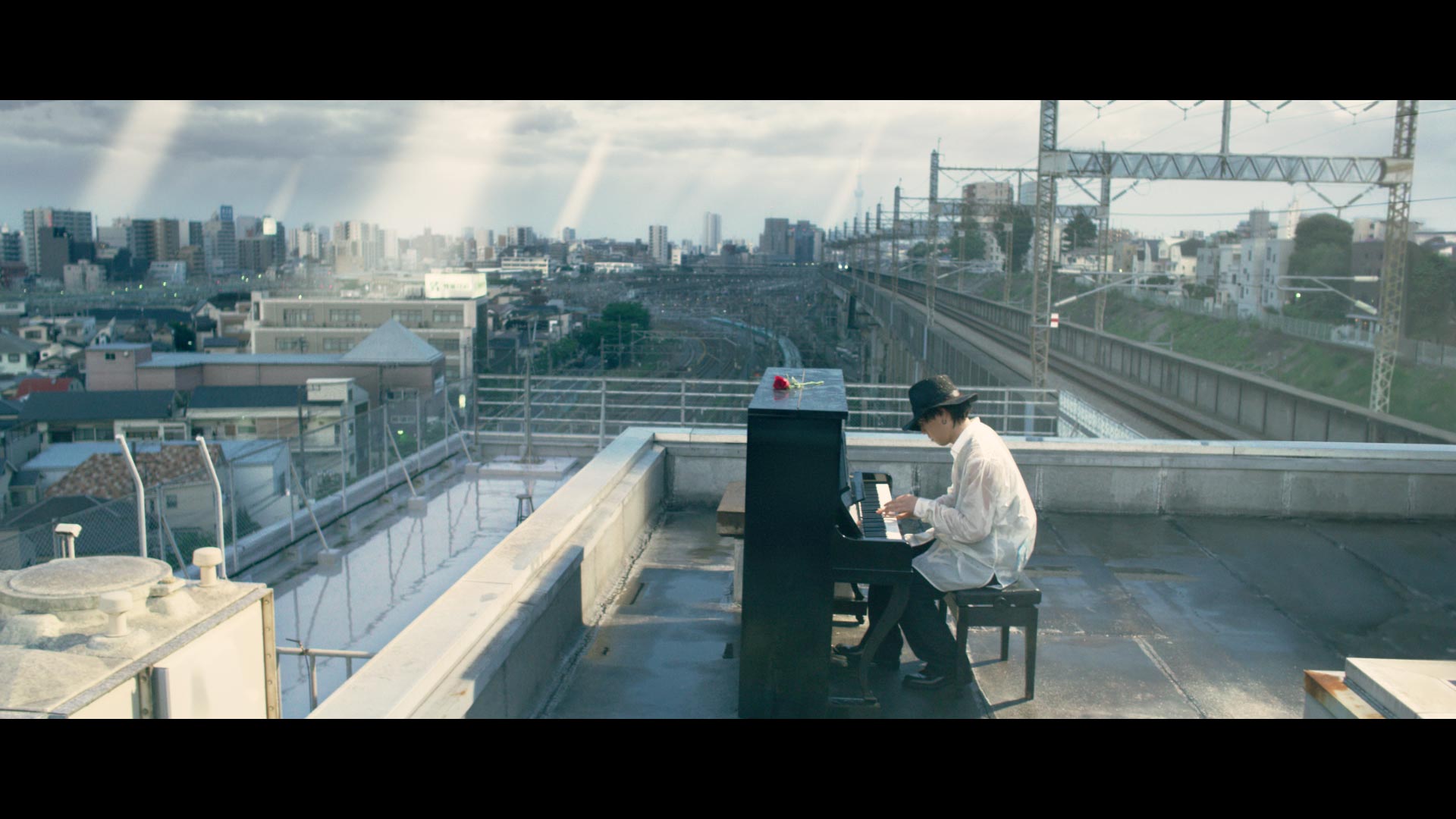 RADWIMPS “愛にできることはまだあるかい” MV